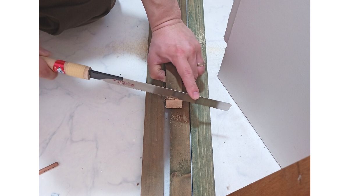 DIYリフォームで脱衣所の勝手口をふさぐ（床を拡張）する方法、垂木を切る